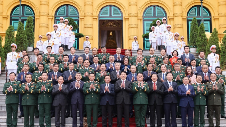 State President presents appointment, promotion decisions to military officers